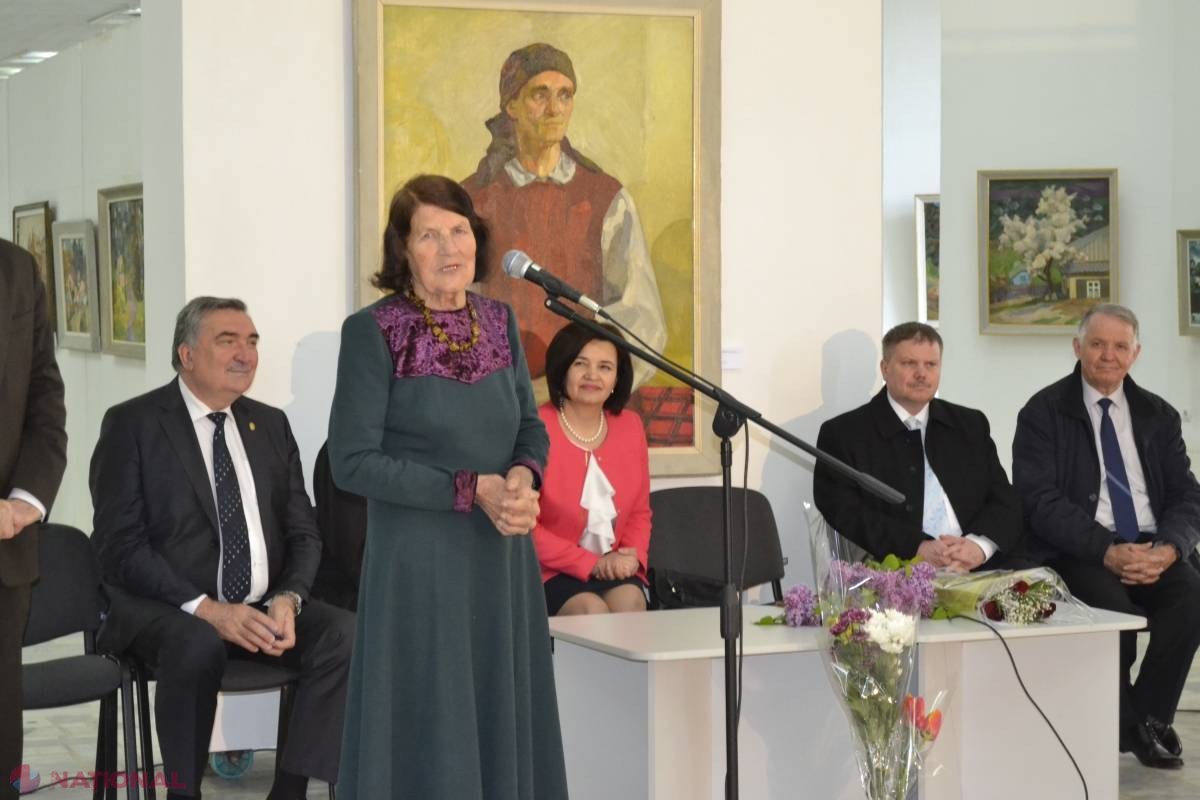 O pictoriță de 90 de ani din R. Moldova a VERNISAT o expoziție aniversară