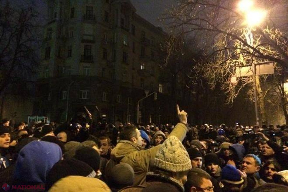 Oficialii de la Kiev ameninţă protestatarii cu tunuri de apă