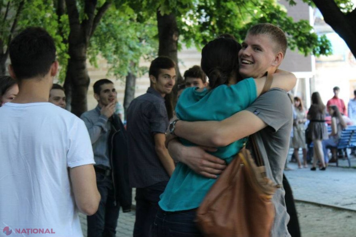 FOTO Între râs și plâns: REZULTATELE de la BAC ale absolvenților, făcute publice astăzi