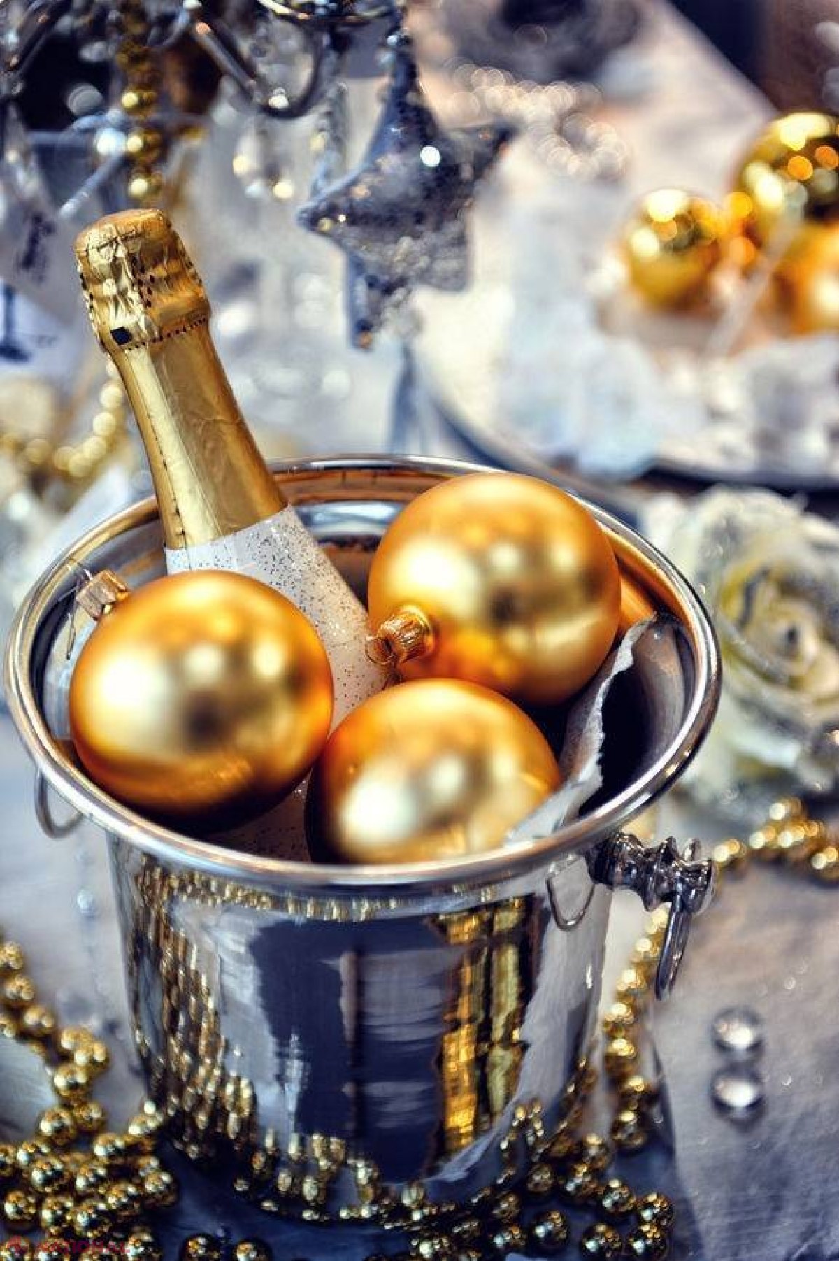 Câteva TRUCURI ca să nu-ţi fie rău de la prea multă mâncare şi alcool