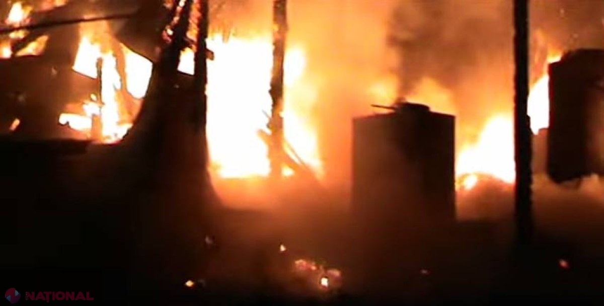 INCENDIU // Casă MISTUITĂ de flăcări