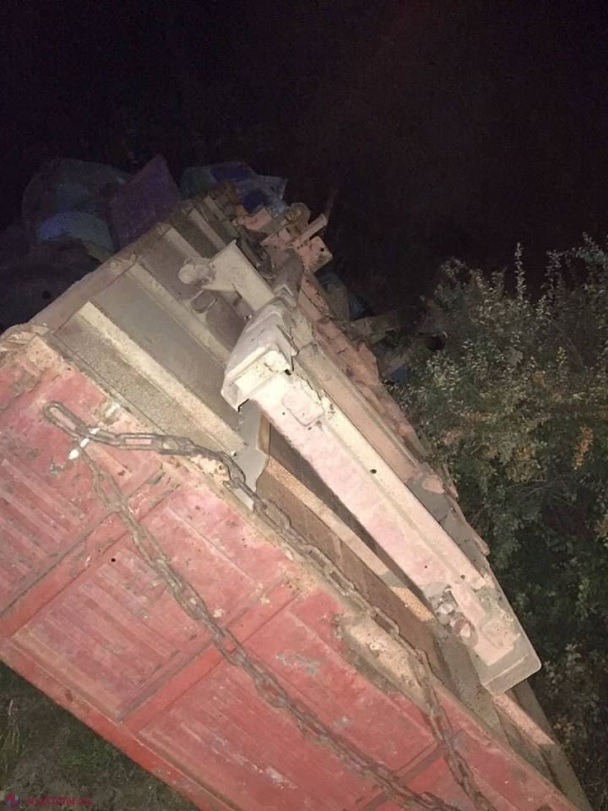 FOTO, UPDATE // Autocar plin cu moldoveni care mergeau la Zatoka, accident teribil la Ștefan Vodă: Trei persoane, decedate pe loc