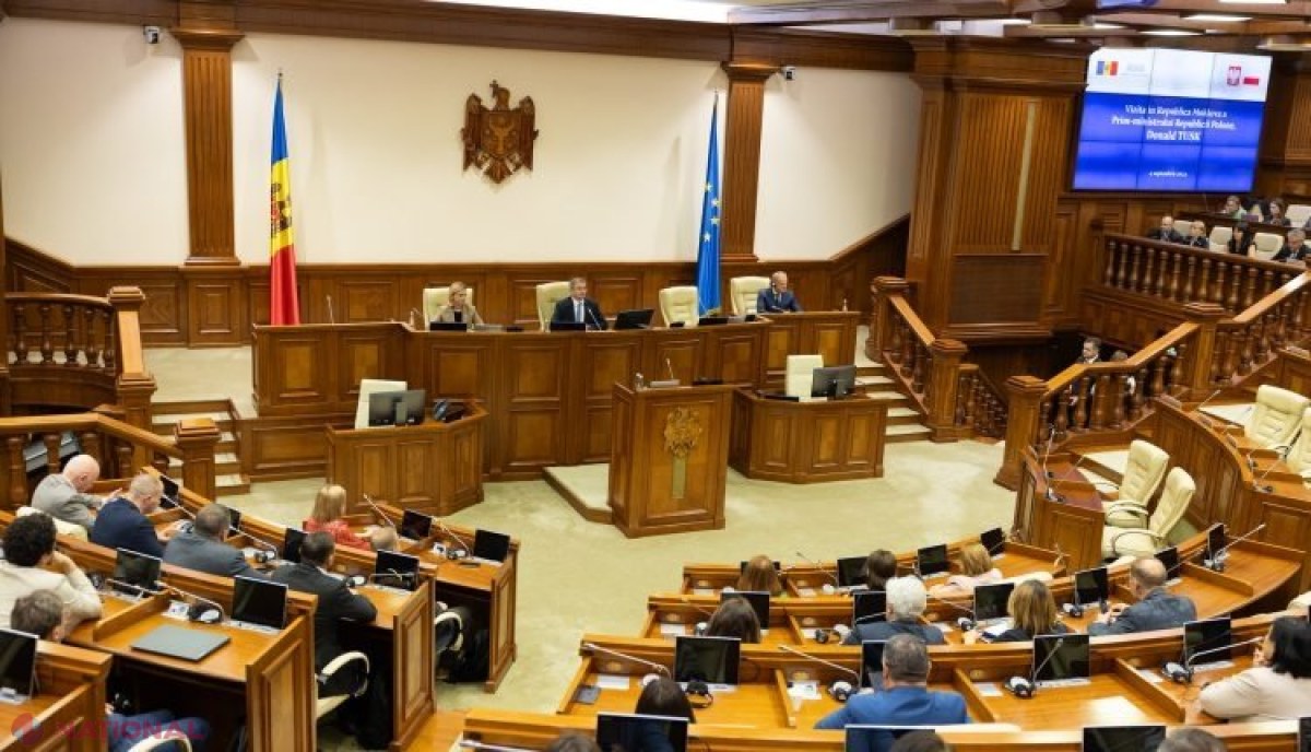 Opoziția prorusă din Parlament a boicotat discursul în limba ROMÂNĂ al premierului polonez Donald Tusk: „Puterea voastră constă în consecvența pe drumul către Europa și marea autoritate de care se bucură președinta Maia Sandu pe întregul continent”