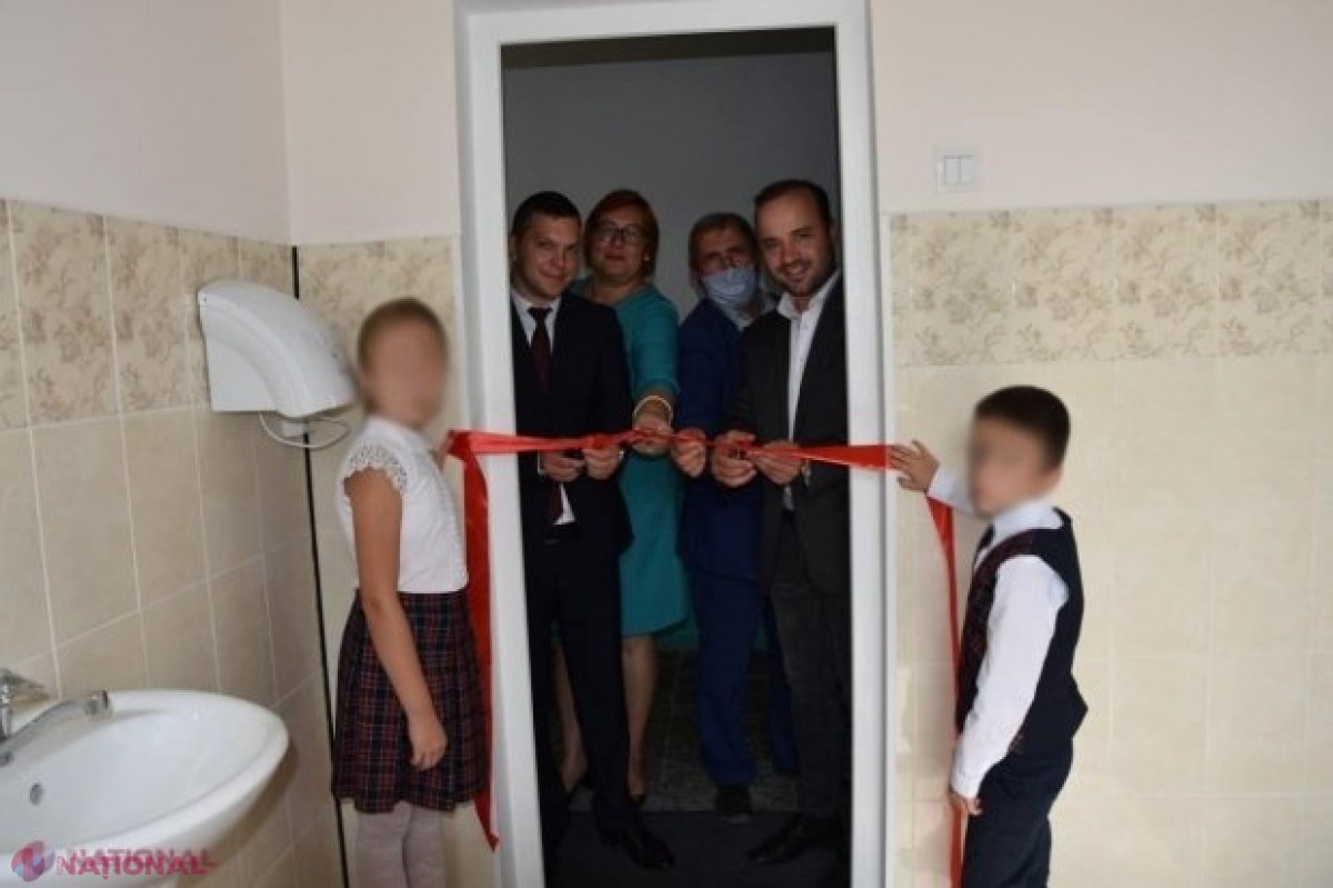 Socialistul Corneliu Furculiţă JUSTIFICĂ inaugurarea cu fast a WC-ului din Hiliuţi şi îi cere lui Igor Şarov elaborarea unui program de modernizare a tuturor blocurilor sanitare din instituțiile școlare din toată republica ​