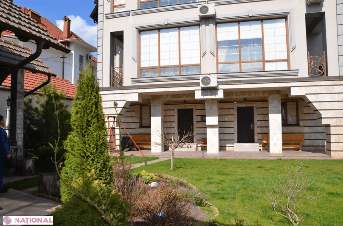 AURITĂ, lemn masiv și curte generoasă. Cum arată o casă din Chișinău de un MILION și JUMĂTATE de EURO, scoasă la vânzare 