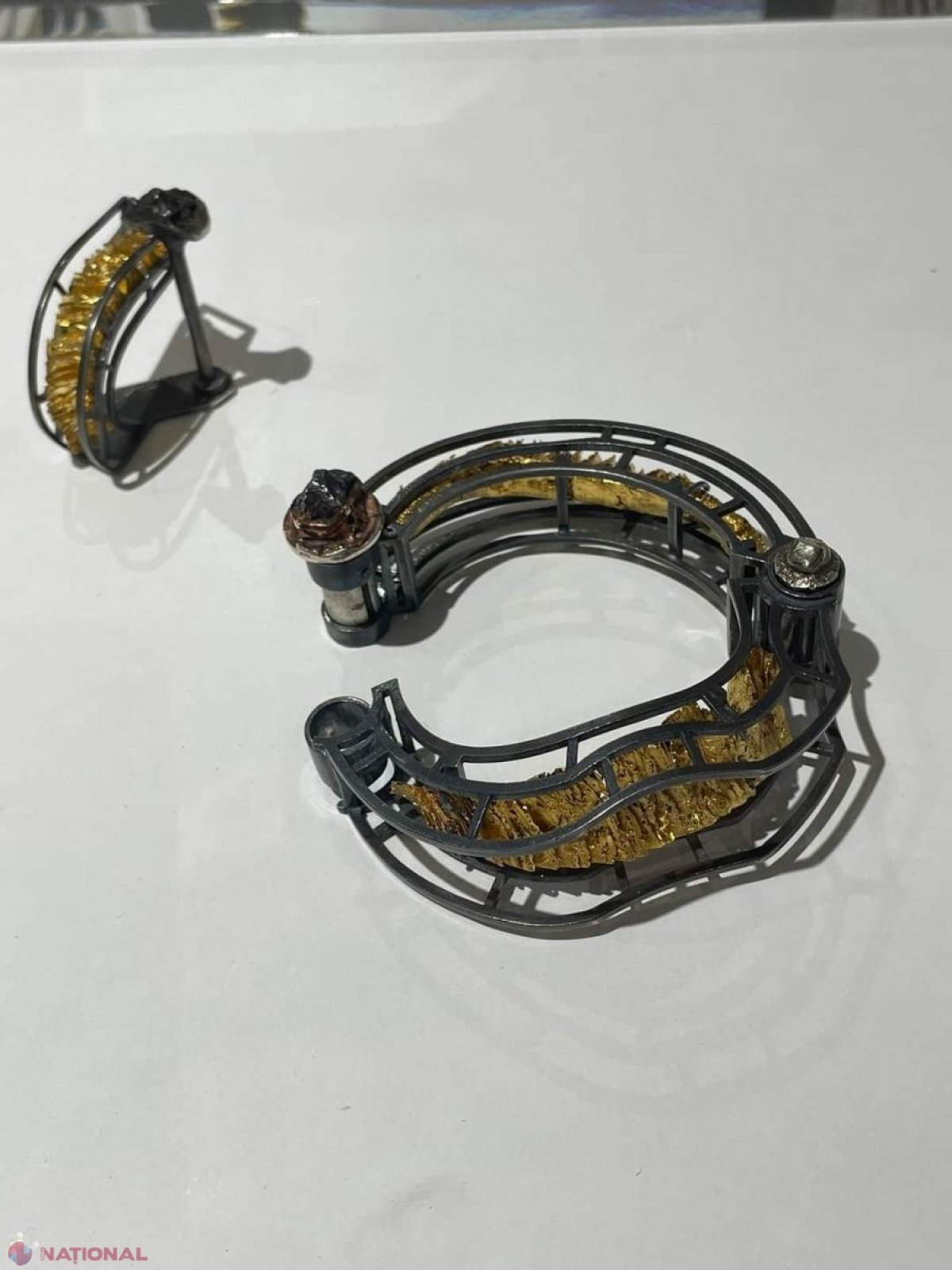 FOTO // Romanian Jewelry Week 2023: Bijuterii moderne, create de 50 de designeri români și internaționali, expuse în premieră, până la finele lunii august, la Chișinău