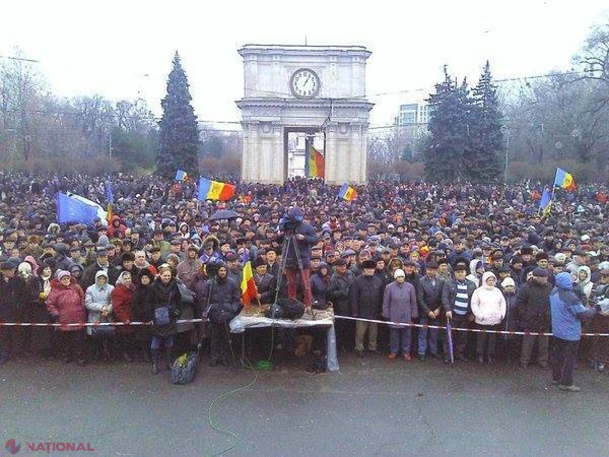 Mii de oameni protestează în toată republica: „Jos oligarhia criminală”