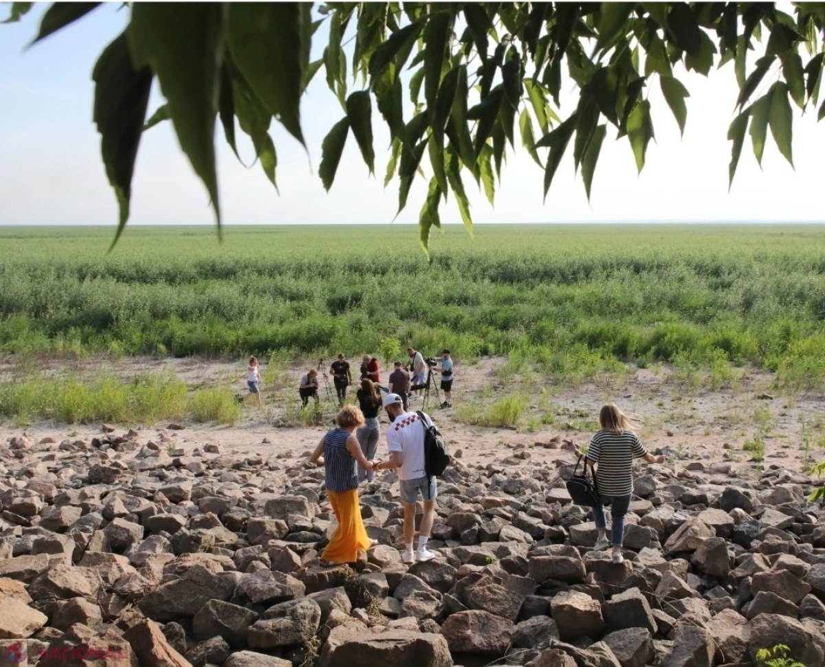 VIDEO // Un an de la distrugerea hidrocentralei Nova Kahovka. Cum arată locul din Ucraina în care înainte era un lac de acumulare: „Un miracol”