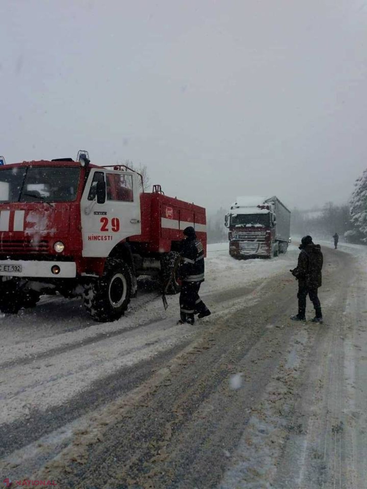FOTO // Autoritățile dau asigurări că toate traseele din republică sunt PRACTICABILE. Premierul a solicitat evacuarea zăpezii de pe drumurile din capitală și din întreaga republică