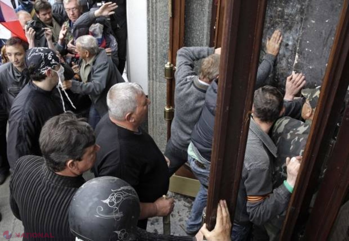 Separatiștii proruși au luat cu ASALT sediul administrației din Luhansk. Milițienii au TRĂDAT Ucraina 