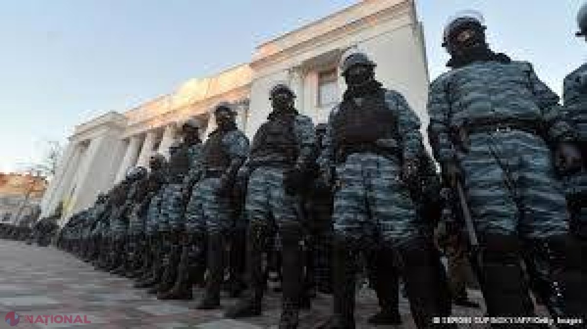 Zeci de milițieni din Kiev au trecut în tabăra protestatarilor