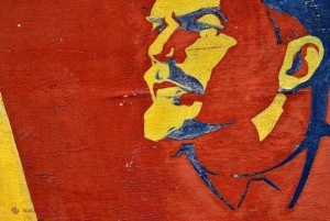 De la Revoluţia comunistă la criza financiară globală, marile MINCIUNI ale secolului. „Dacă planul cincinal din Blocul sovietic era o mare minciună, iată şi minciuna capitalismului