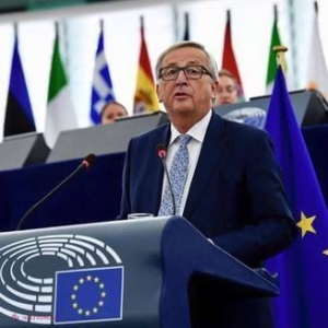 De ce s-a îndrăgostit Juncker de România?