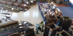 Imagini incredibile cu arsenalul folosit de jihadişti pentru atentatele din Europa. În ce ţară din UE se afla uriaşul depozit de arme
