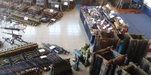 Imagini incredibile cu arsenalul folosit de jihadişti pentru atentatele din Europa. În ce ţară din UE se afla uriaşul depozit de arme 