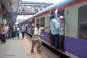 Vagoanele unui tren de pasageri s-au DESPRINS de locomotivă şi au parcurs 12 km în sens invers