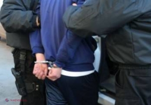 Reținuți în flagrant în timp ce jefuiau un om de afaceri