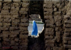 Tânără UCISĂ de propriul tată, în faţa a 300 de oameni, în numele „onoarei
