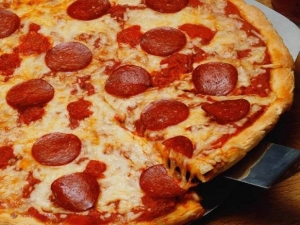 Din mâncarea săracilor, la cel mai iubit preparat din lume! PIZZA şi istoria ei tumultoasă