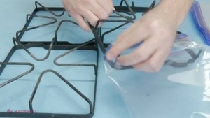 VIDEO // Ai grătarele de la aragaz pline de GRĂSIME? Uite cum să le cureţi