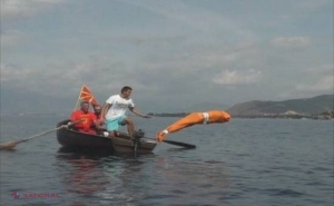 Omul Amfibie. A înotat doi kilometri, băgat în sac şi legat fedeleş