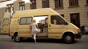 FOTO // De ce e mai SIGUR sexul în AMBULANŢĂ. Salvarea BORDEL pentru cei care îşi oferă serviciile pe centură