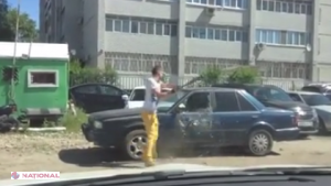 VIDEO // Răzbunare mafiotă a unui ŞOFER căruia i-a fost blocat bolidul în parcare