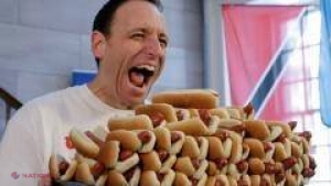 RECORD // Un american a mâncat 72 de hotdogi în 10 minute