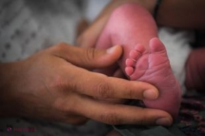 TERIFIANT // O fetiţă s-a născut, pe 22 decembrie, cu câte ŞASE degete la mâini şi picioare. Ce a făcut mama ei la scurt timp după aceea este scandalos. Poliţia a deschis o anchetă