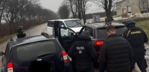 VIDEO // O femeie a fost DEPOSEDATĂ de un automobil de LUX și 8 000 de euro, iar apoi UMILITĂ de doi inși suspectați de ȘANTAJ. „Fa jivotnoie, poți să scrii plângeri unde vrei, la toată poliția, dar ce e al tău e pus de o parte”