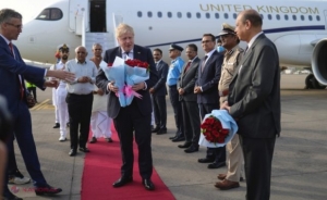 Boris Johnson a sosit într-o vizită în India, unde va încerca să îl convingă pe Narendra Modi să se alăture eforturilor occidentale împotriva Rusiei