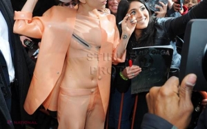 Lady Gaga s-a îmbrăcat într-un prezervativ cât ea de mare / FOTO
