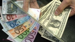 Leul s-a depreciat față de euro, dar s-a apreciat față de dolar