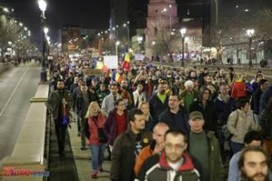 LIVE // România #rezistă. Protestatarii se îndreaptă către Guvern: Vrem să muncim, nu să vă păzim!