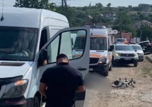 Colonița: Un copil de nouă ani a decedat, după ce s-ar fi tamponat cu bicicleta într-un microbuz