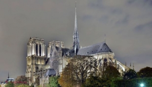 O catedrală din lemn „efemeră” ar putea fi construită în faţa Notre-Dame