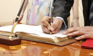 DATE // Tot mai mulți moldoveni își SCHIMBĂ NUMELE și PRENUMELE DEOCHEATE
