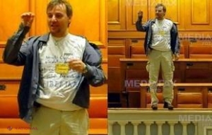 ULTIMA ORĂ! Angajatul TVR care s-a aruncat de la balconul Parlamentului a recurs azi la un nou GEST EXTREM