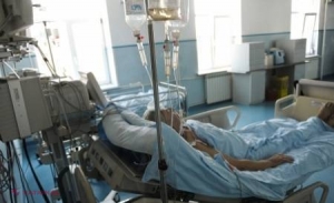 TRAGEDIE // A căzut CU CAPUL ÎN JOS în timp ce își REPARA mașina