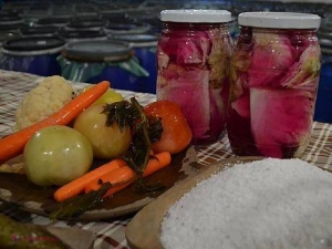 Un fost polițist a DAT LOVITURA cu afacerea sa cu murături! Care e SECRETUL rețetelor sale?