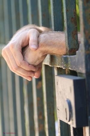 Șase ani după gratii pentru că și-a bătut concubina și vecinul