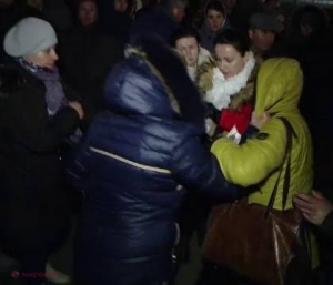 Bătaie la Iași. Moldovenii care așteptau să depună actele pentru cetățenia română s-au luat la bătaie