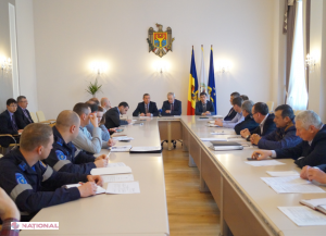 PERICOL // La o piață din Chișinău se vinde salam produs în Ucraina, deși importul de carne din țara vecină este INTERZIS