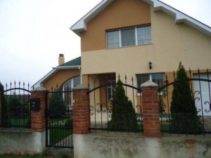 Locul din România în care se dau CASE GRATIS! Zeci de familii deja se înghesuie să prindă o locuinţă