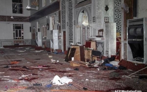 TRAGEDIE // Cel puţin 120 de morţi în atentate care au vizat moschei din capitala Yemenului