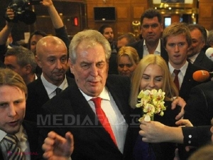 Milos Zeman a câştigat primul tur al alegerilor prezidenţiale din Cehia