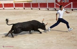 VIDEO // 100 de femei au PROTESTAT topless la Pamplona