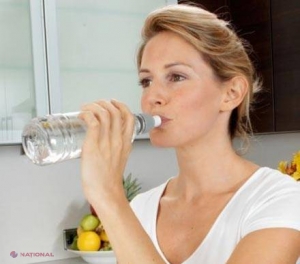 Specialiștii combat mitul celor 2 litri de apă. Care este adevărul