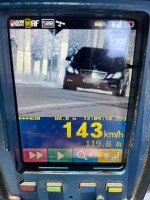 Cu 143 km/h prin sat, la Congaz: Cine era la volanul „Mercedes”-ului