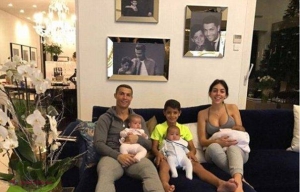 GALERIE FOTO // Cristiano Ronaldo a postat fotografii uimitoare din VILA sa de 4,8 milioane de lire sterline